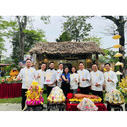 VCF đã tham gia nghi lễ thắp hương dâng lễ vật lên Vua Hùng